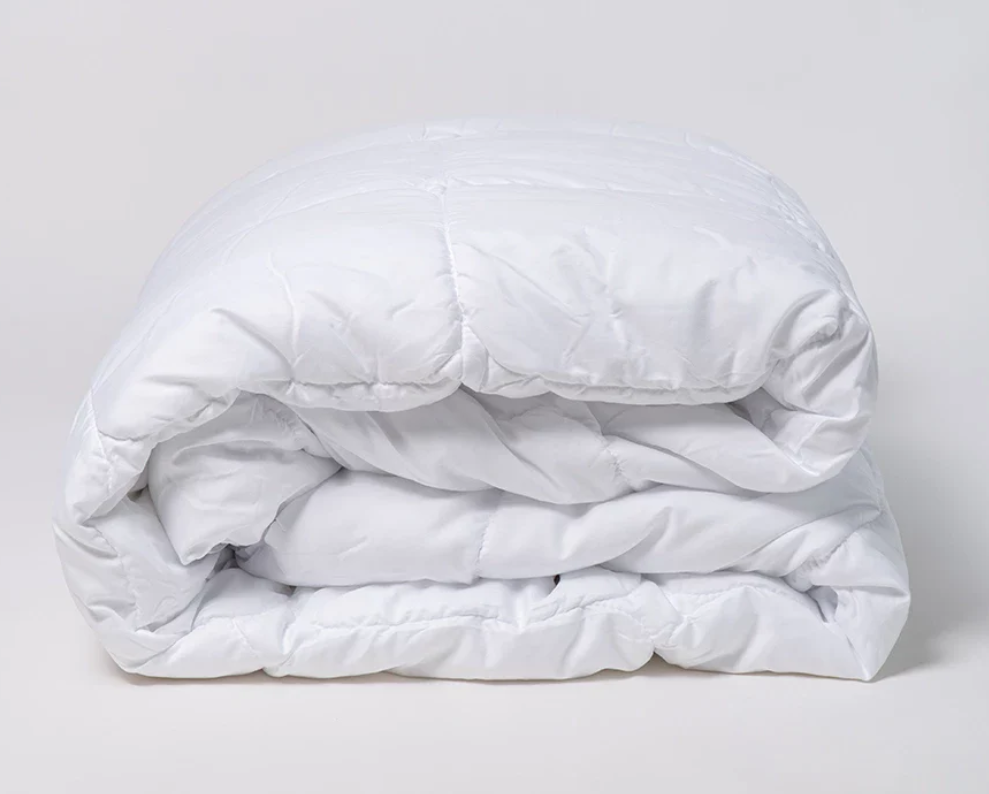 Linen & Homes CloudLight Comforter