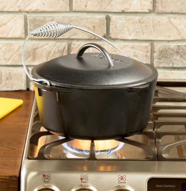 LODGE 5 Quart Cast Iron Dutch Oven With Bail Handle