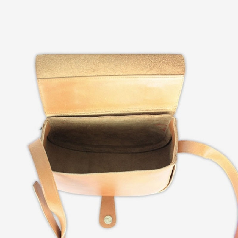 Niqua Sella in Tan