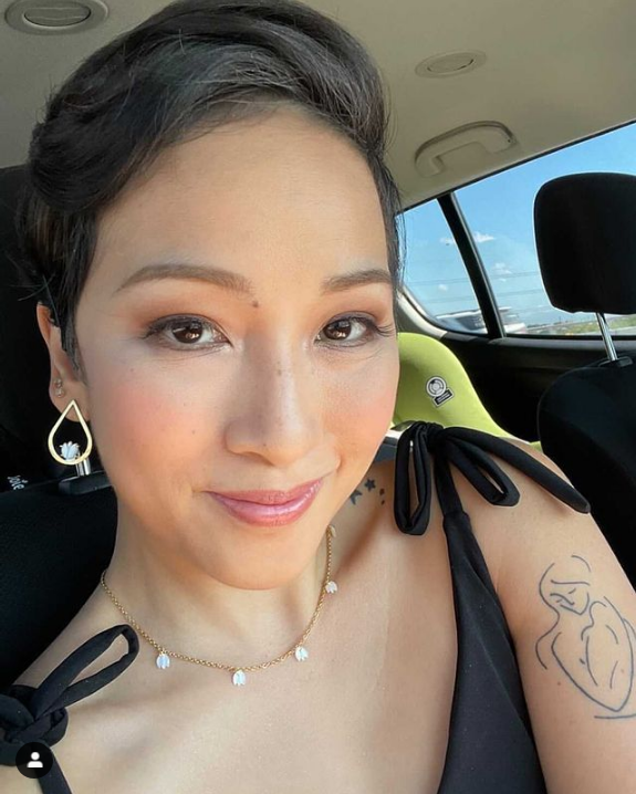 Lily Raya Necklace in Mother of Pearl