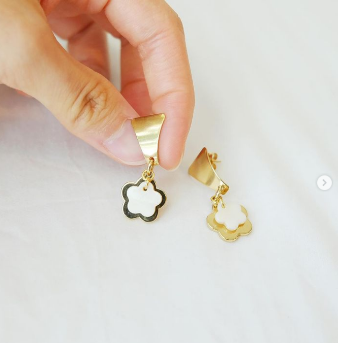 Lily Goldie Earrings in Ivory
