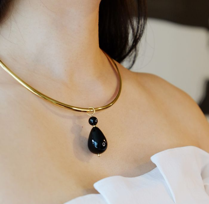 Lily Punto Necklace with Onyx Pendant