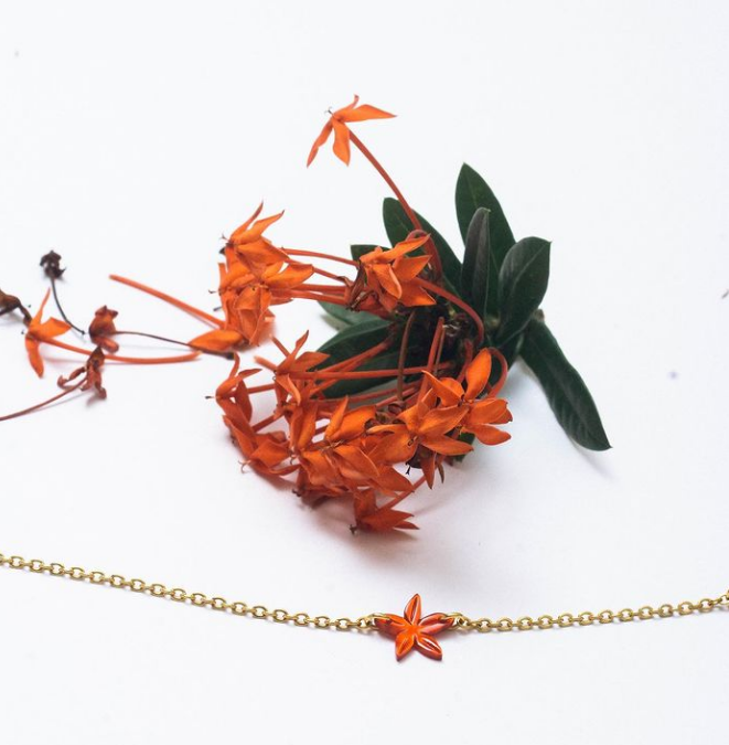 Lily Tre Santan Bracelet in Red