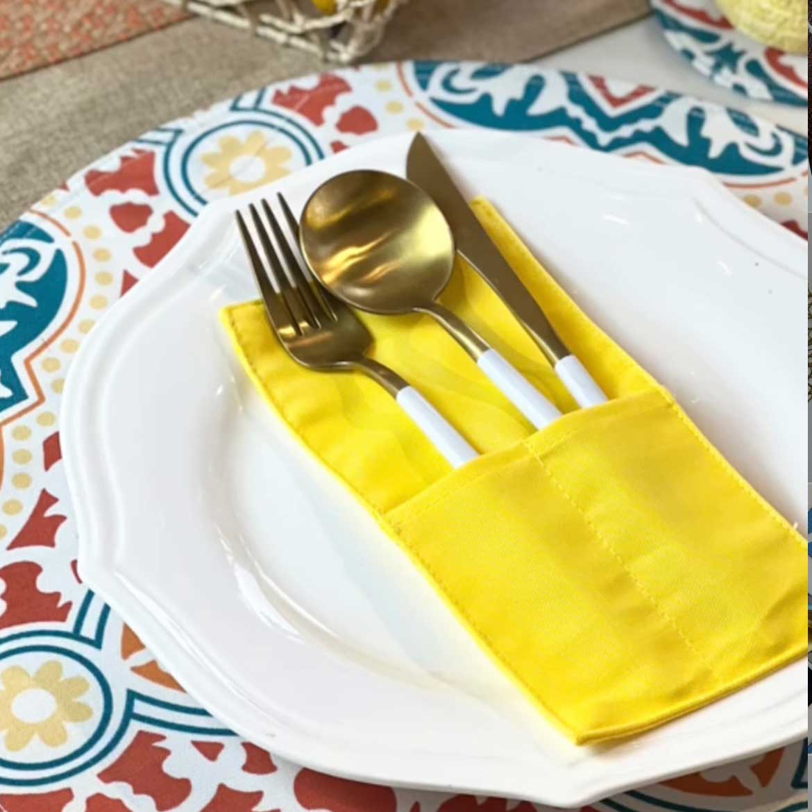 Zuri Round Cloth Placemats (Set of 6)